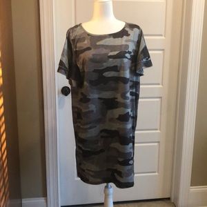 No tag (boutique) gray camo t shirt dress